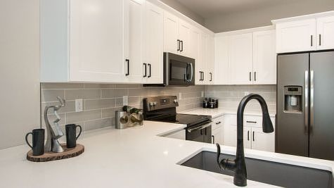 4th image of 211 E 9th St #2-2