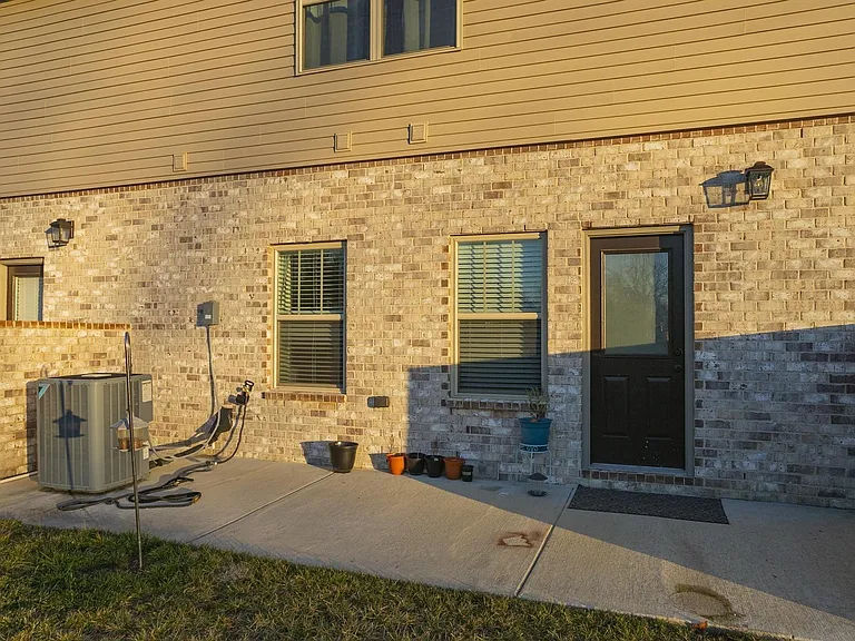 1003 Villa Cir — Photo 36