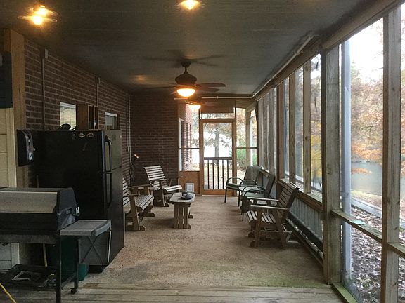 Screened lower level patio