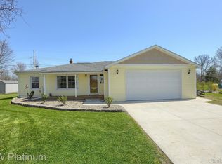 400 Range Rd, Marysville, MI 48040