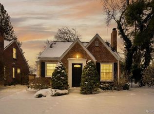 1845 Oxford Rd, Grosse Pointe Woods, MI 48236