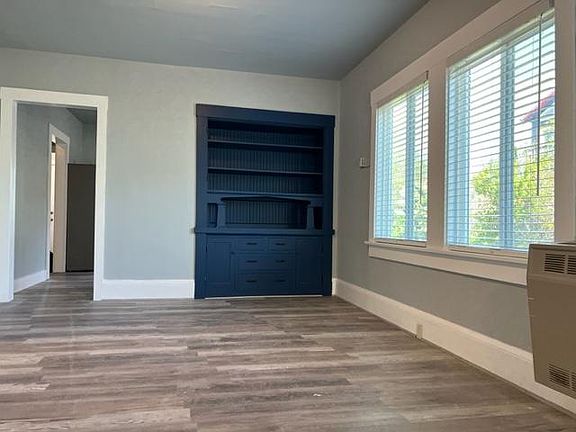 2nd image of 4849 Cypress Ave
