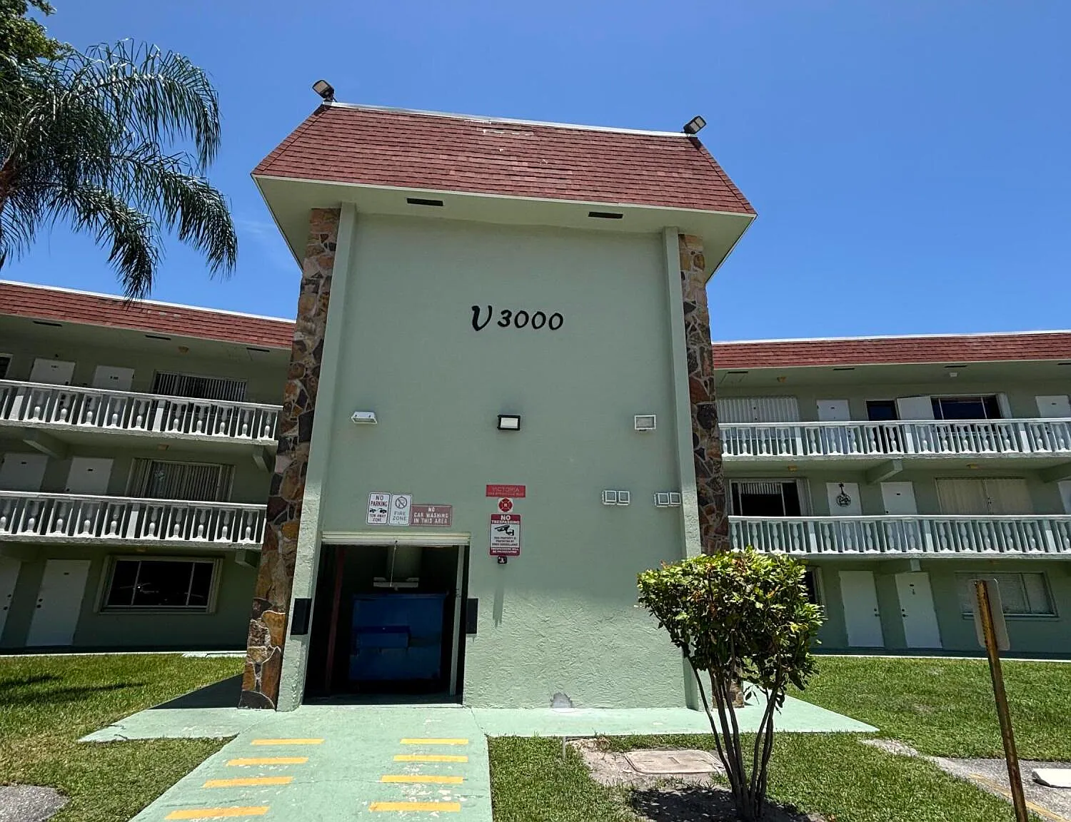 2 bed, 1.5 bath, 865 sqft, $1,700 — Photo 1