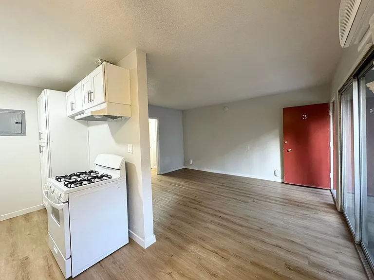 80 N Bonnie Ave — Photo 12