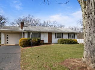 3 Hillside Dr, Annandale, NJ 08801