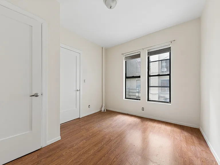 171 Meserole St #6 — Photo 8