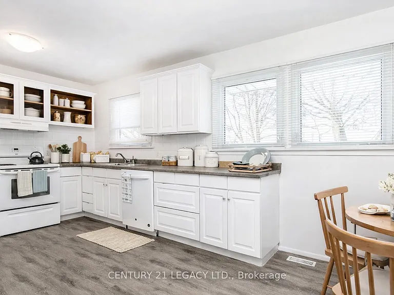 62 Woodelm Dr — Photo 2