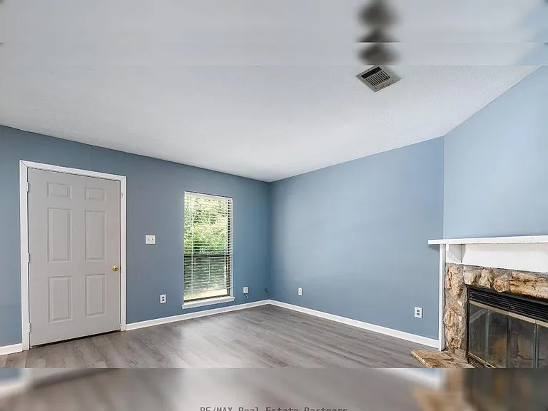 15 Raintree Dr #1 — Photo 3