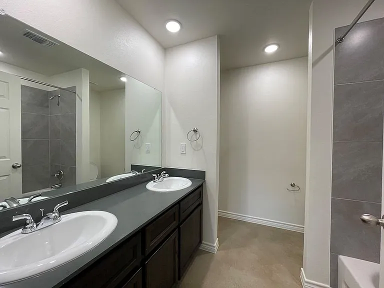 2317 Zanoletti Dr — Photo 35