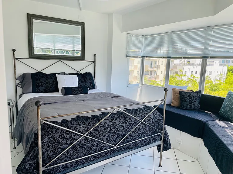 1881 Washington Ave #5G — Photo 4