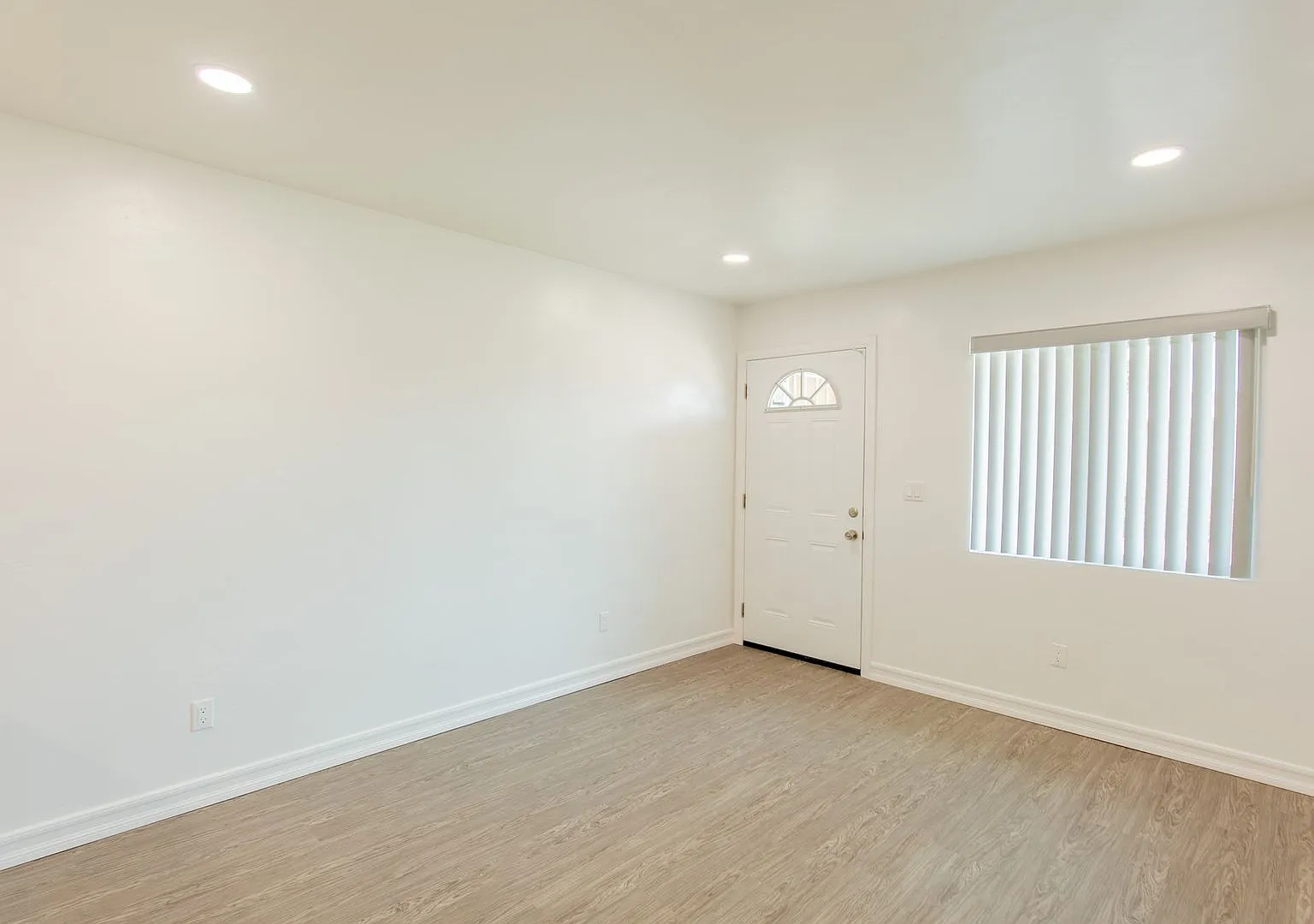 462 Davidson St — Photo 3