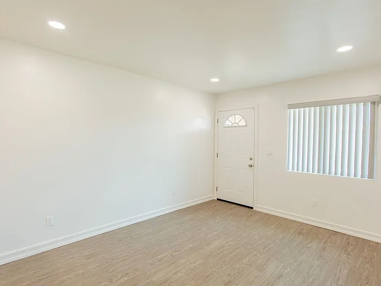 462 Davidson St — Photo 3