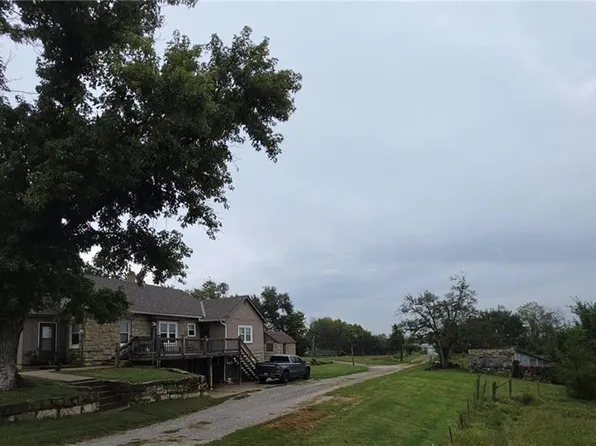 15 S 98th St, Edwardsville, KS 66111