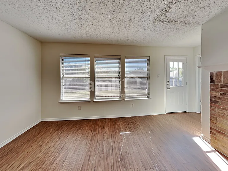 1020 Chelsea Ln — Photo 9