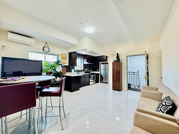4th image of 7433 44th Ave Floor 3