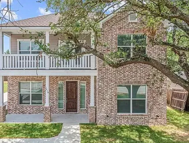 5 bed, 2421 sqft, $4,500 — Photo 1