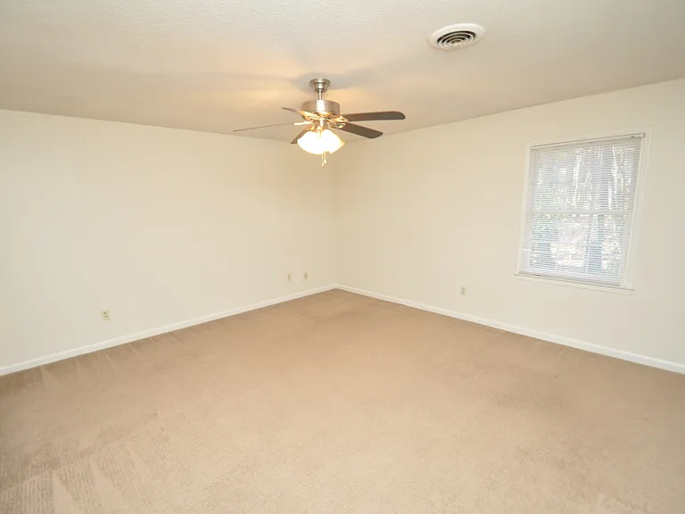 1260 Donaldson Ct — Photo 13
