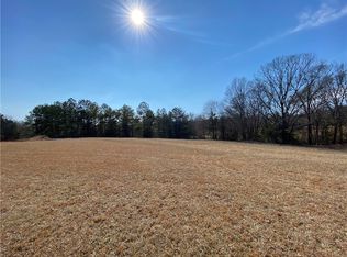 16 Majestic Shores Trl, Hartwell, GA 30643