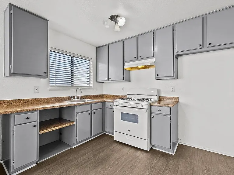 38501 Larkin Ave #4 — Photo 8