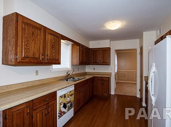 3rd image of 312 W Ivy Ln