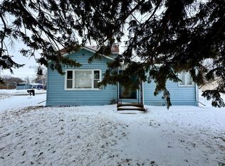 810 2nd St NE, Roseau, MN 56751