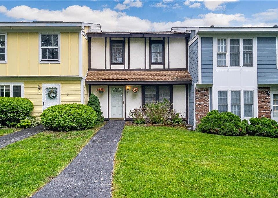 1st image of 7 Sunny brook Circle