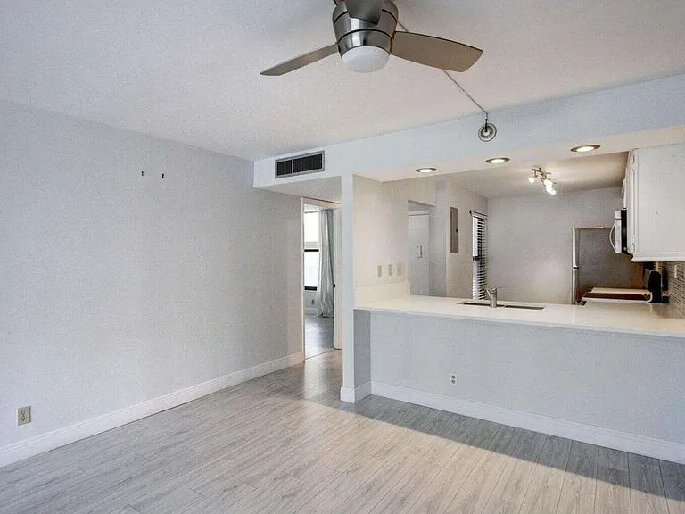 11 Royal Palm Way #1040 — Photo 17