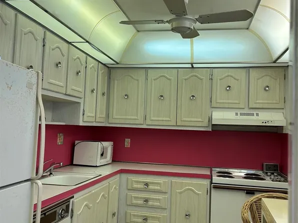 4090 NW 42nd Ave APT 105, Lauderdale Lakes, FL 33319