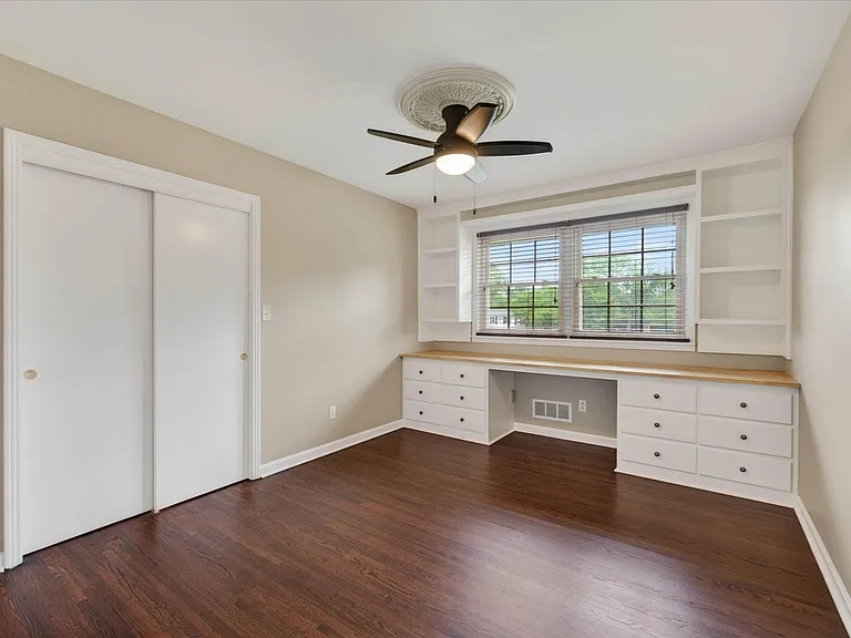 306 Locust Rd — Photo 26