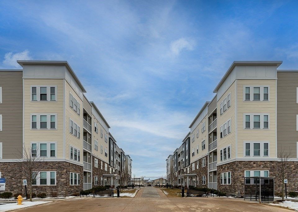 1st image of 120 University Ave #2106