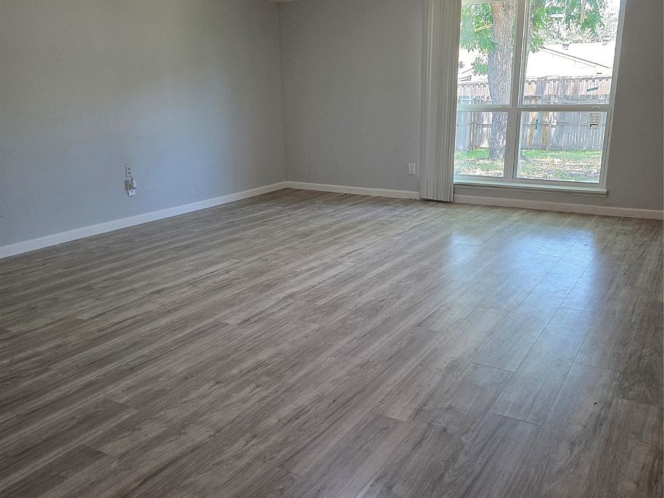 1st image of 321 Long Canyon Dr