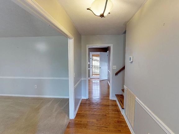 5th image of 822 Foxglove Ln
