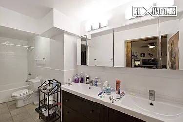 Rented by R New York