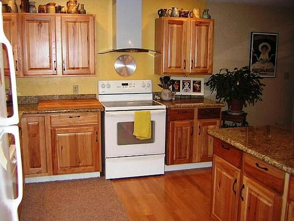 Hickory Cabinets & Granite Tile Counters