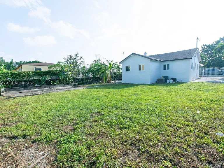 2324 NW 14th Ave — Photo 19