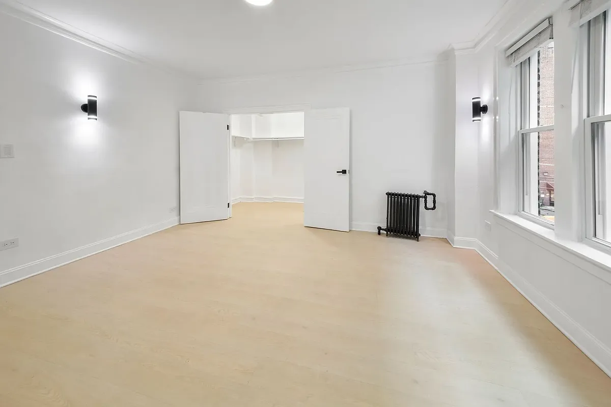 Building Photo - 905-915 W Carmen Ave #310