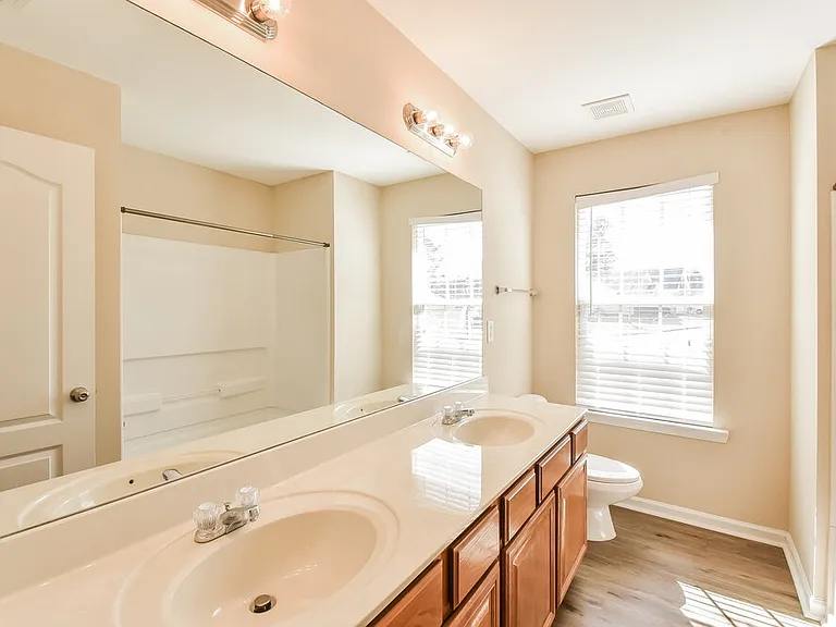 1061 Southwood Dr — Photo 15