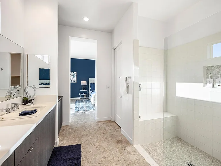 Master Suite 1 Bathroom