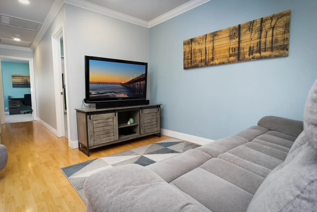 2 bed, 2.0 bath, $4,825 — Photo 3