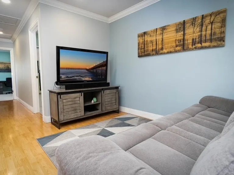 4411 Wilson Ave #7 — Photo 3