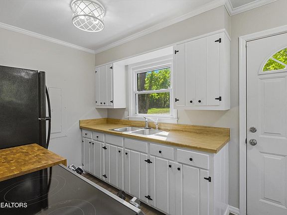 5th image of 615 Carroll St