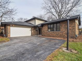 2858 Walnut Rd, Homewood, IL 60430
