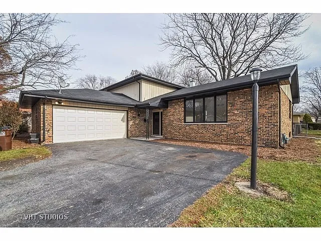 2858 Walnut Rd photo 1