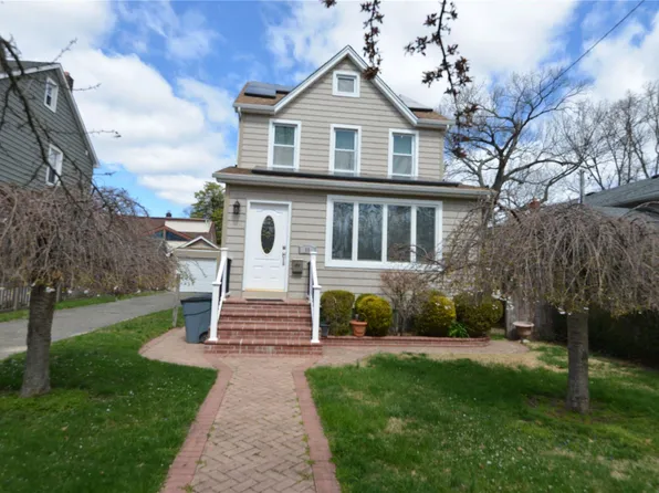 94 Stuyvesant Avenue, Merrick, NY 11566