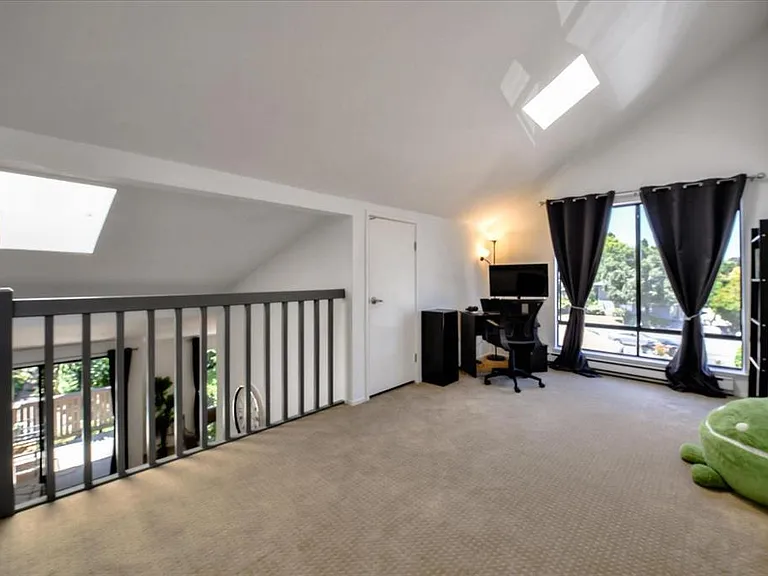 2040 W Middlefield Rd #10 — Photo 13