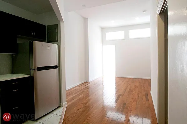 Rented by Wave Real Estate Group | media 12