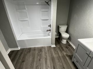 7220 Southview Dr, Des Moines, IA 50315