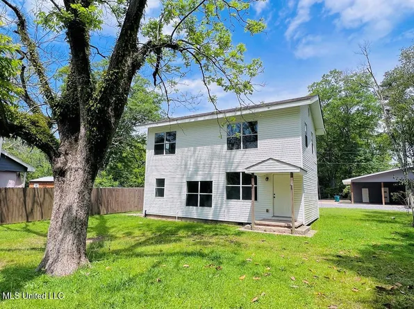 308 W Beers St, Poplarville, MS 39470