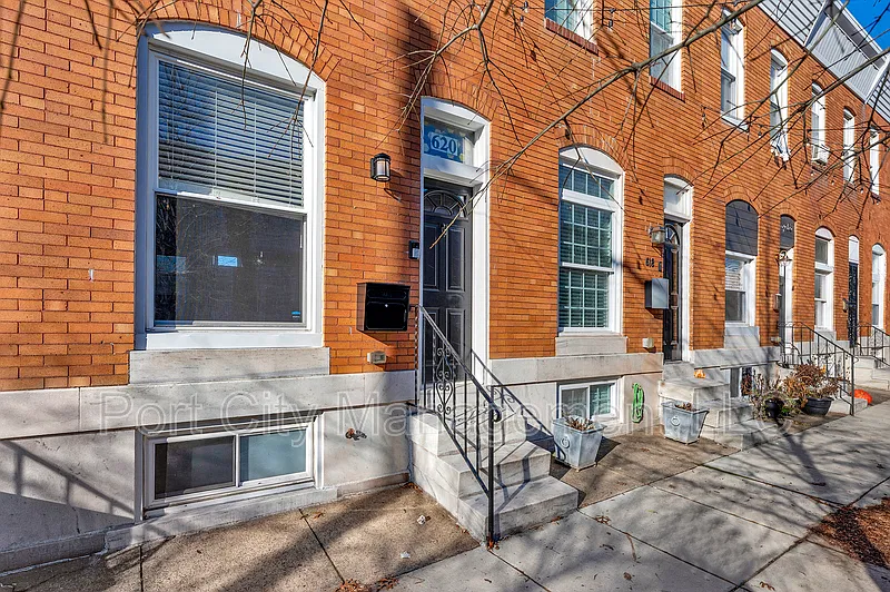 3 bed, 3.0 bath, 1555 sqft, $2,400 — Photo 3