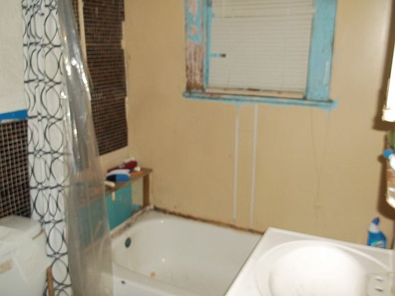 4th image of 4302 E 25th St